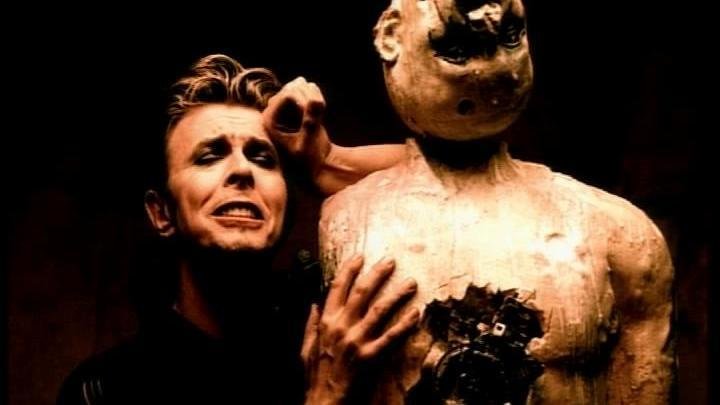Cuando Bowie convirtió el crimen en una obra de arte